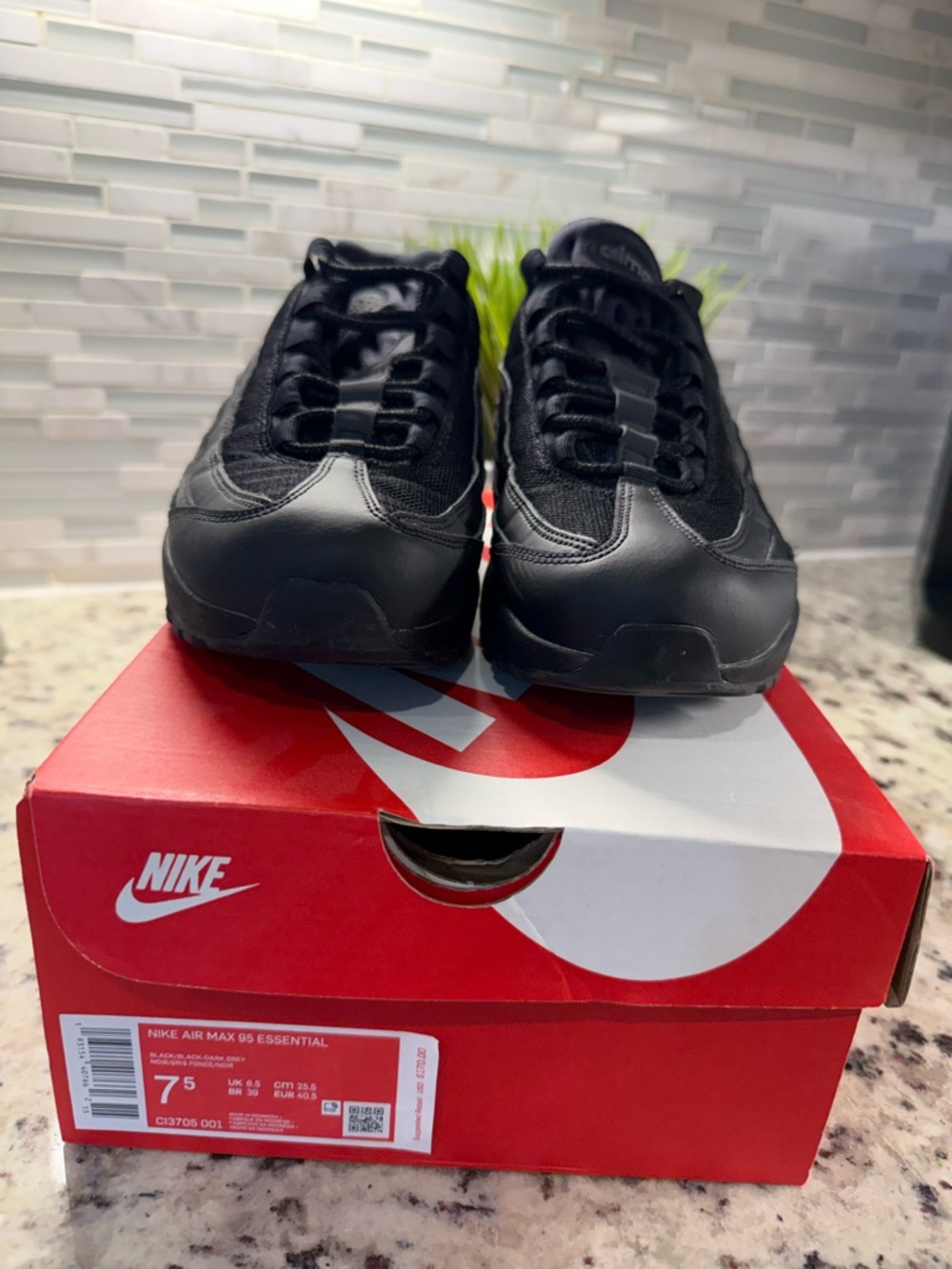 Nike Men’s Air Max 95 Essential- All black